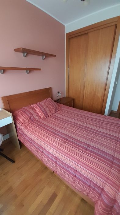 . Quarto para estudante, despesas incluídas.