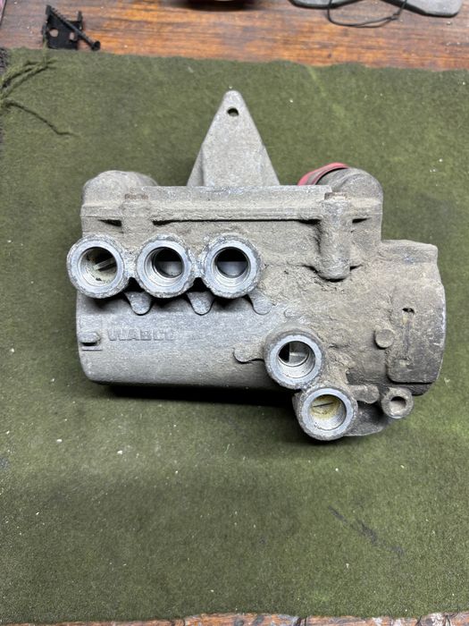 Кран аварійного розторможення причепа ( wabco )