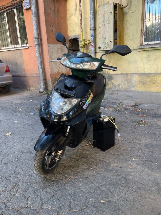 Оренда електро скутера Aima.