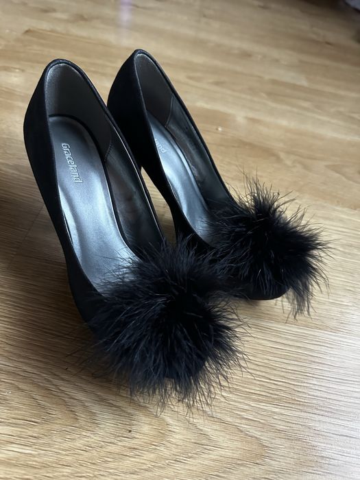 Czarne szpilki z piórkami 37
