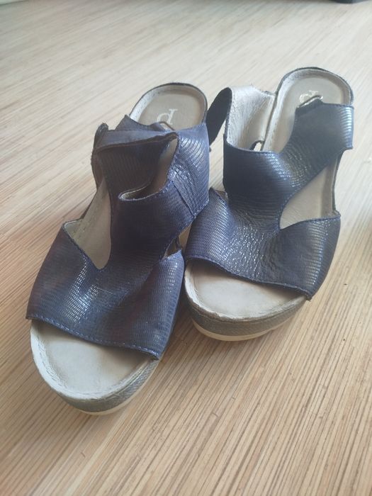 Buty na koturnie