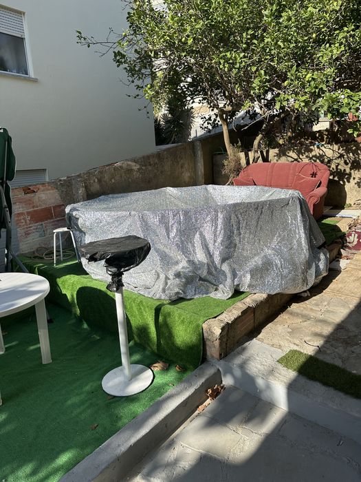 Grama sintetica 50 metros e cadeira de balanço tres meses de uso!