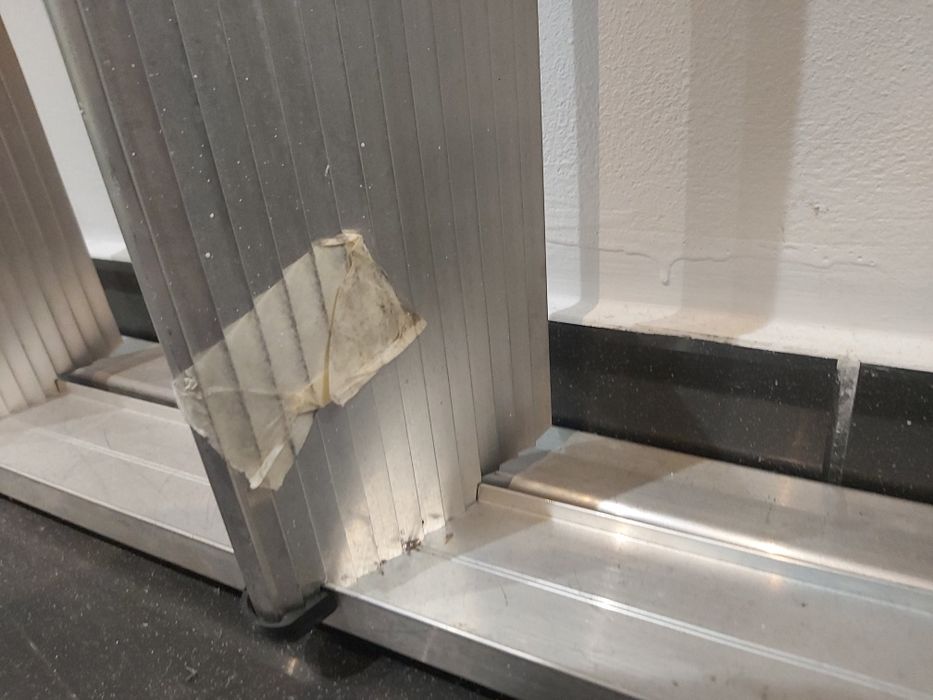 Escadote de alumínio STEPTREK EXTREME 9 degraus