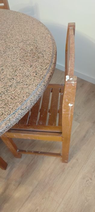 Conjunto mesa redonda tampo granito + 4 cadeiras