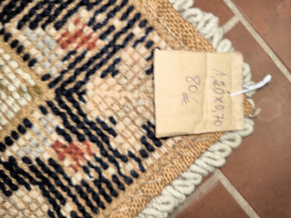 Tapete de Arraiolos Bordado à Mão – 1,20m x 0,70m