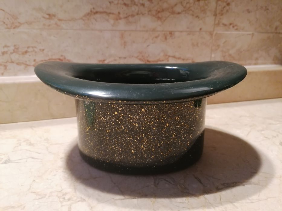 Chapéu de louça de decoração