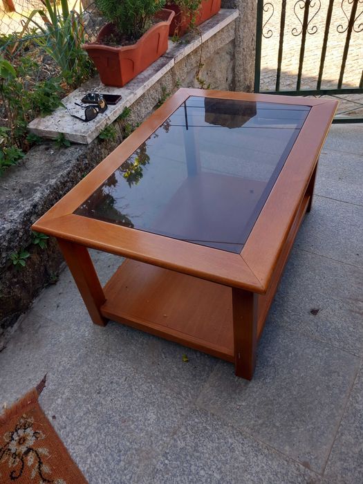 Mesa de cozinha com 6 cadeiras + mesa de centro