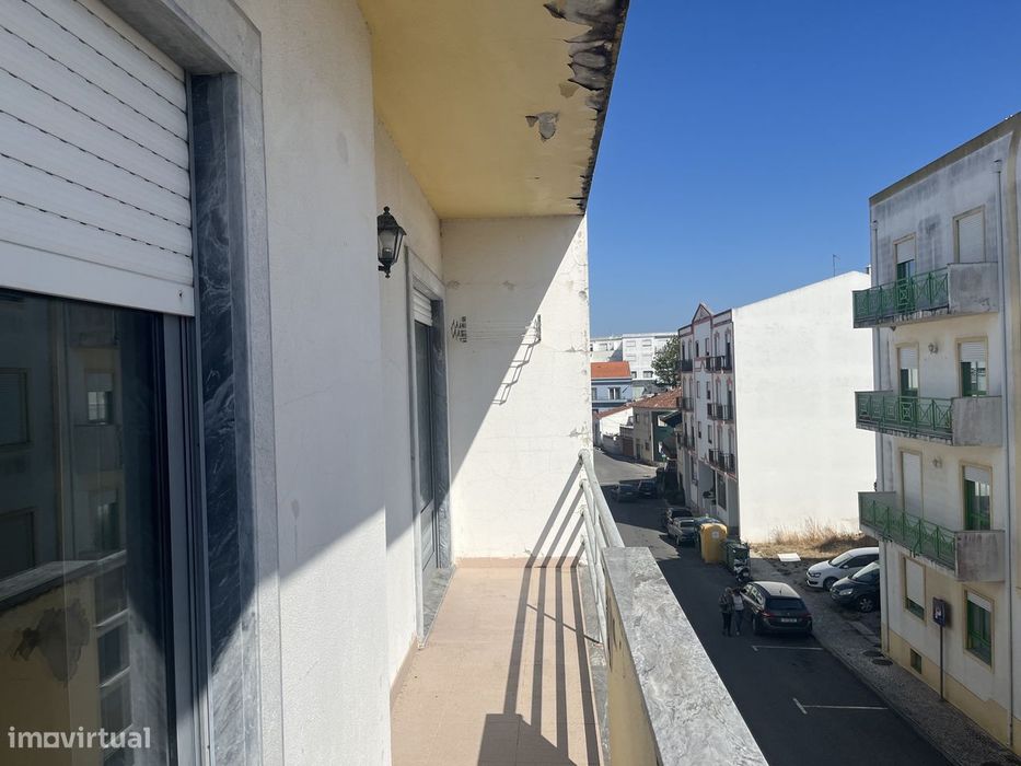 Apartamento T3 | Centro do Bombarral c/ Varanda e 2 Lugares de Garagem