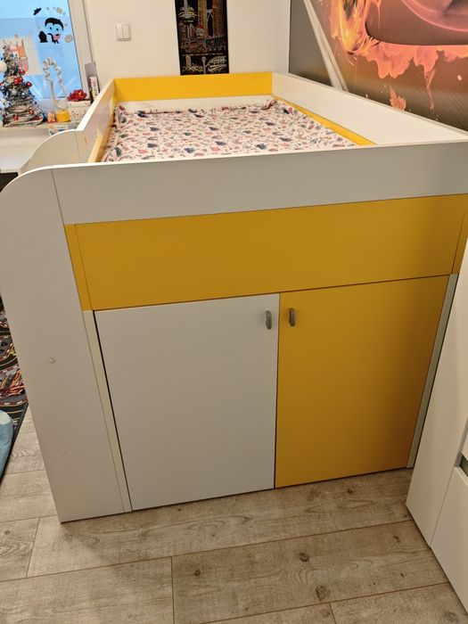 Łóżko piętrowe z biurkiem