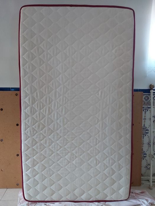 Cama de ferro antiga