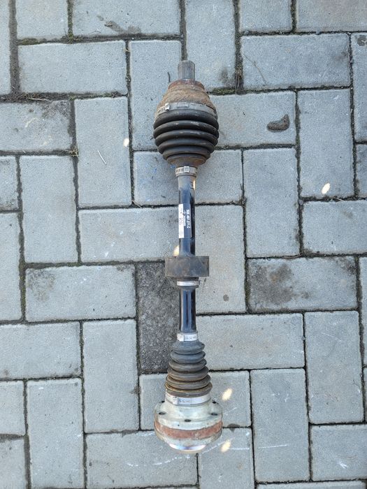 Полуось передня ліва VW E-golf 5QE407271C