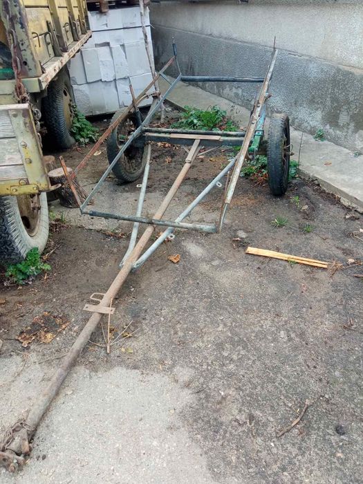 Лодка з лафетом в комплекті