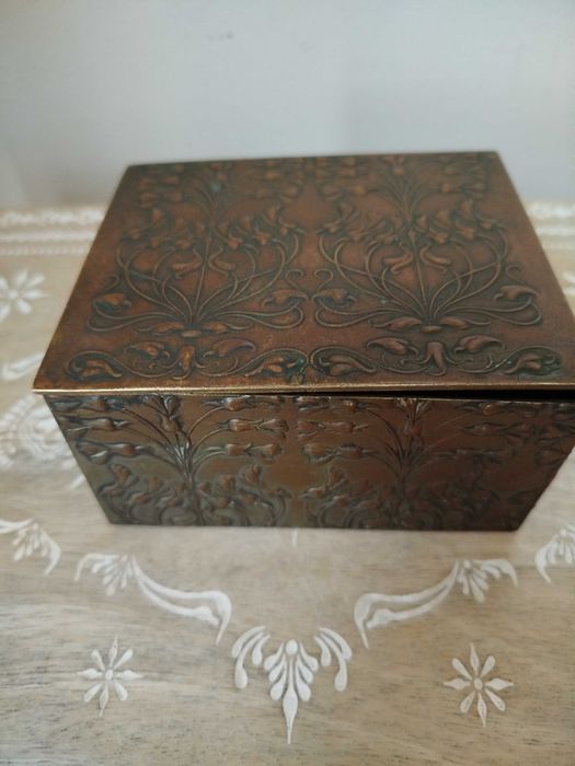 Antiga Caixa Guarda Jóias em metal