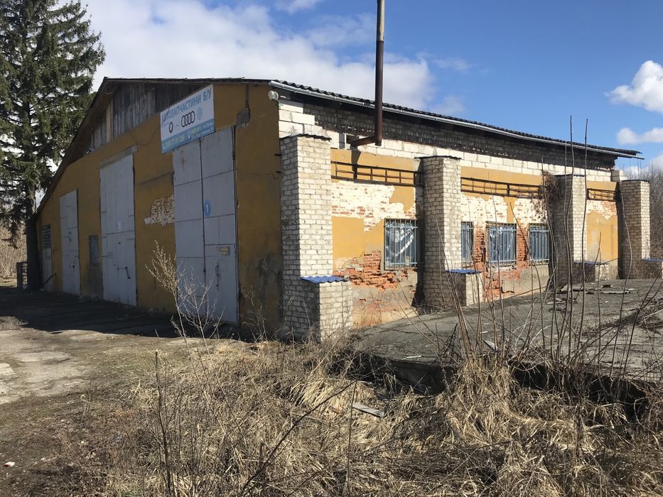 Продам промислове примiщення 450 м кв в Глуховi вул.Iндустрiальна 11