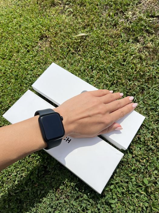 Apple Watch SE2  (носились місяць, стан нових)