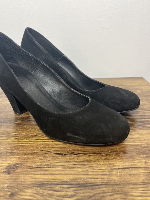 Czarne zamszowe skorzane buty na obcasie szpilki Tamaris rozmiar 38,5