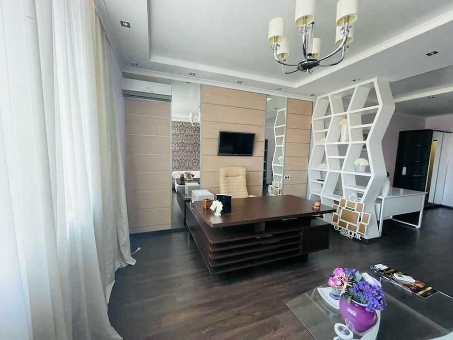 Зніміть шикарний простір для роботи Жилянська вул., 118