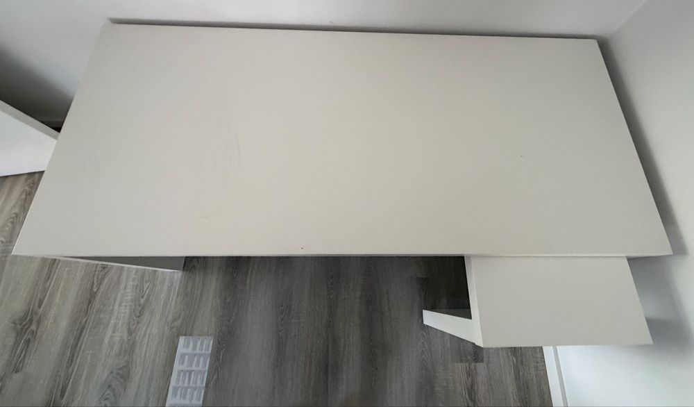 Mesa de canto branca do IKEA
