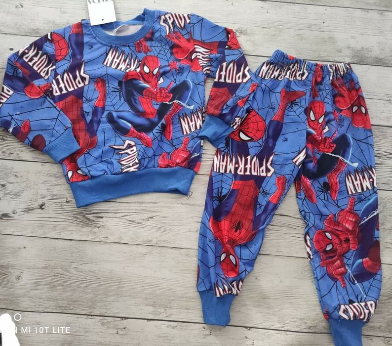 Komplet r. 4-5 l. (110)