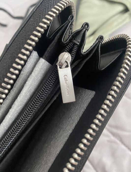 Portfel damski Calvin Klein Carolyn czarny duży