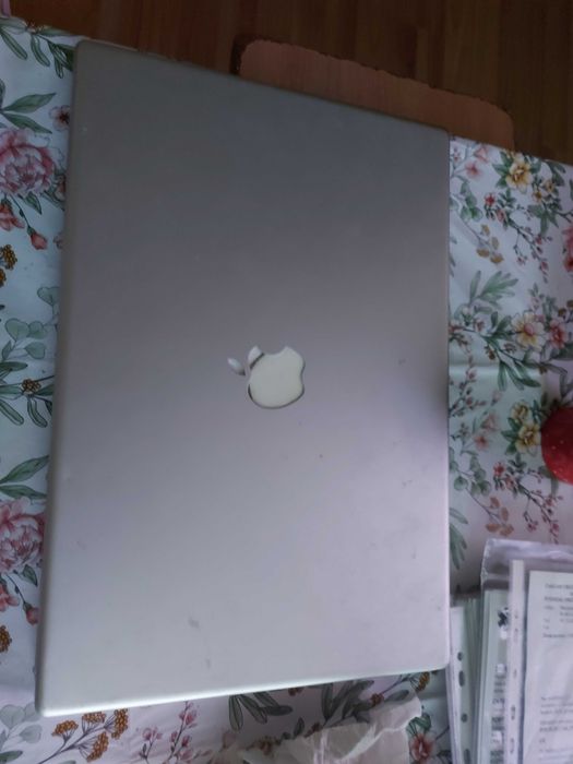 Apple MacBok Pro A1226 C2D 2.4Ghz 2GB