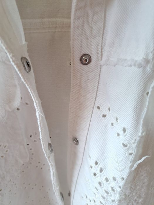 Blusão denim bordado