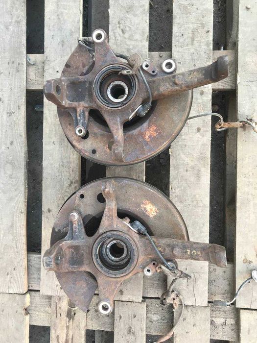 Цапфа поворотний кулак Ford Ranger 4 2005 2.5 TDI передній