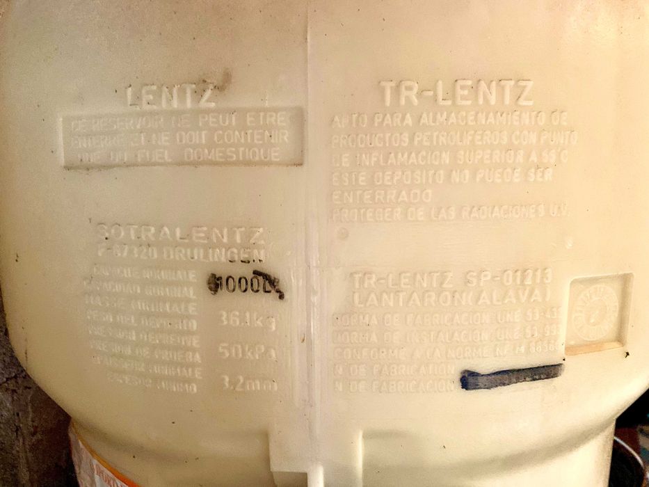 Depósito de combustível para aquecimento com 300 litros de gasóleo