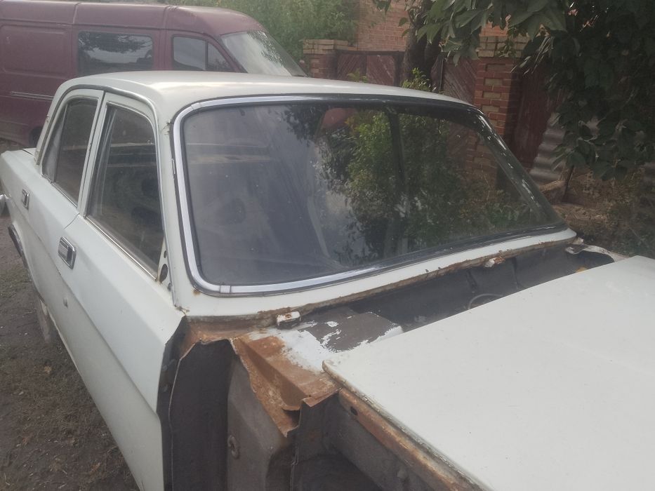 Продам капоты и стекла на ГАЗ 2410