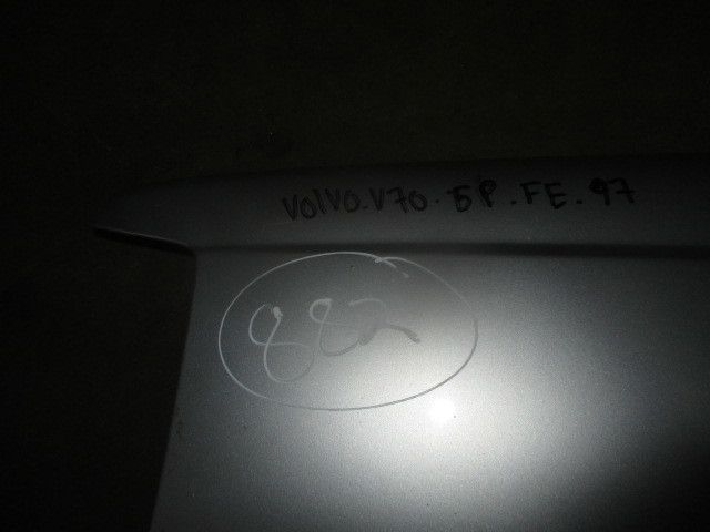Guarda-lamas esquerdo VOLVO V70 I (LV)