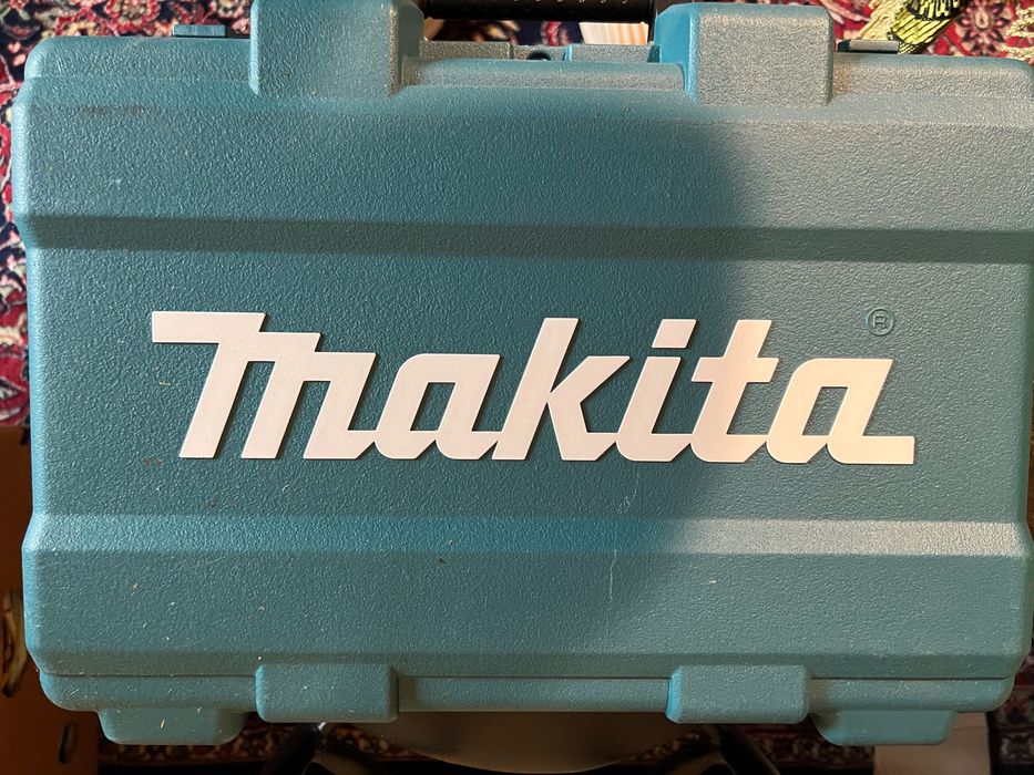 Сабельная пила Makita аккамуляторная JR103D