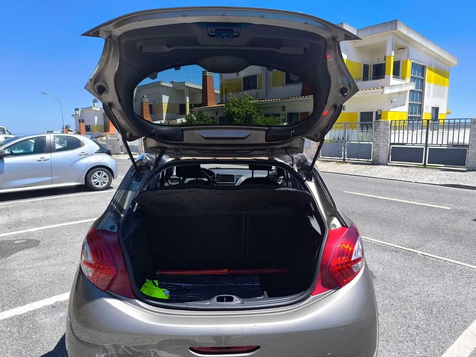Peugeot 208 — fotografia 12