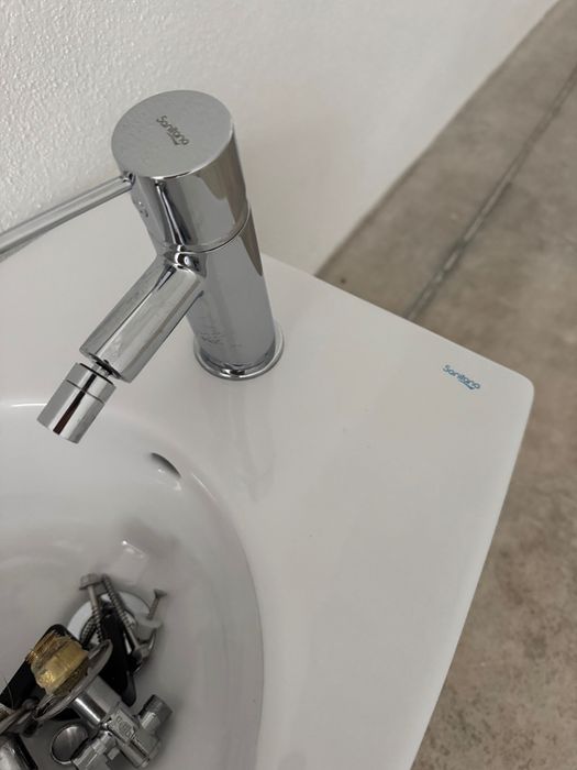 Bidé Sanitana NOVO +  torneira incluída (nunca usado!)