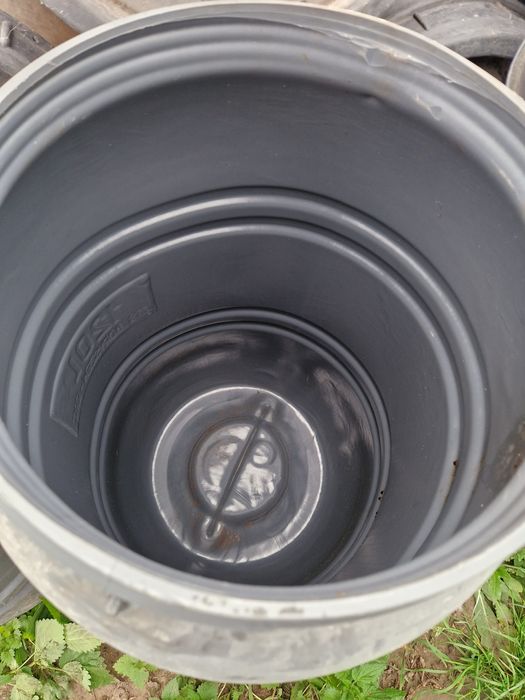 Beczki plastikowe 120l