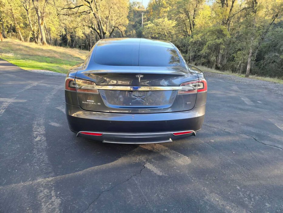 Tesla Model S 60      2014