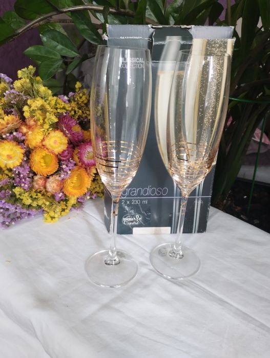 Бокали під шампанське 230 мл,з золотими обліками знизу бокала,Богемія