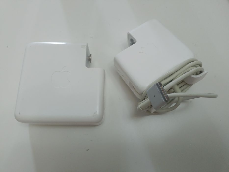 Оригінальний адаптер живлення Apple
