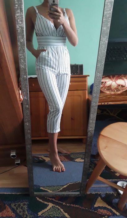 Modny elegancki kombinezon w paski