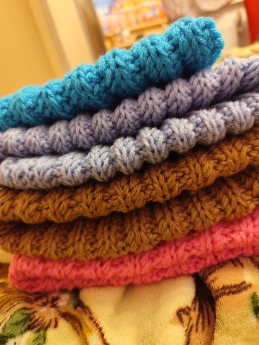 Шапка в'язана гачком