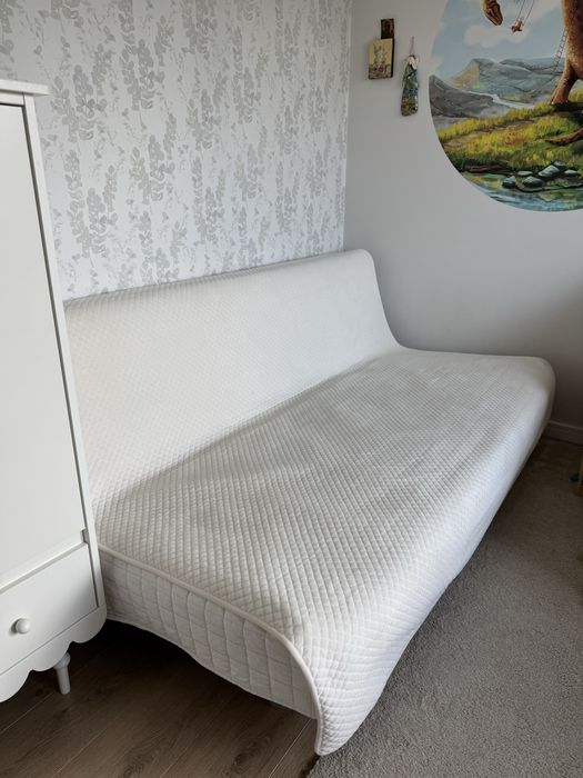Kanapa IKEA z pojemnikiem na pościel – stan bardzo dobry
