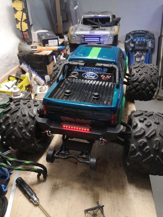 Traxxas summit brushless max 8 combo