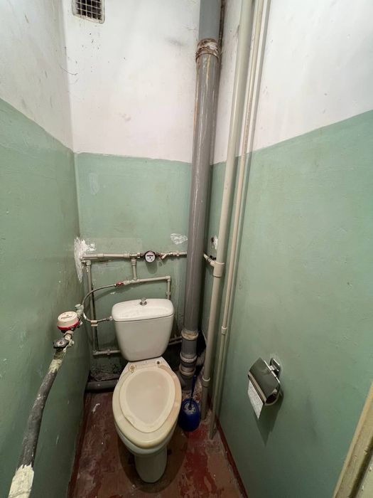 Продаётся 4-комнатная квартира под ремонт, Черноморск.