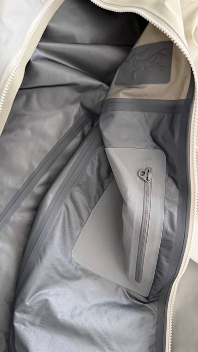 Arc’teryx (sea salt/arctic silk)