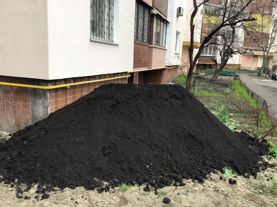 Чорнозем родючий, торфосуміш, грибний компост