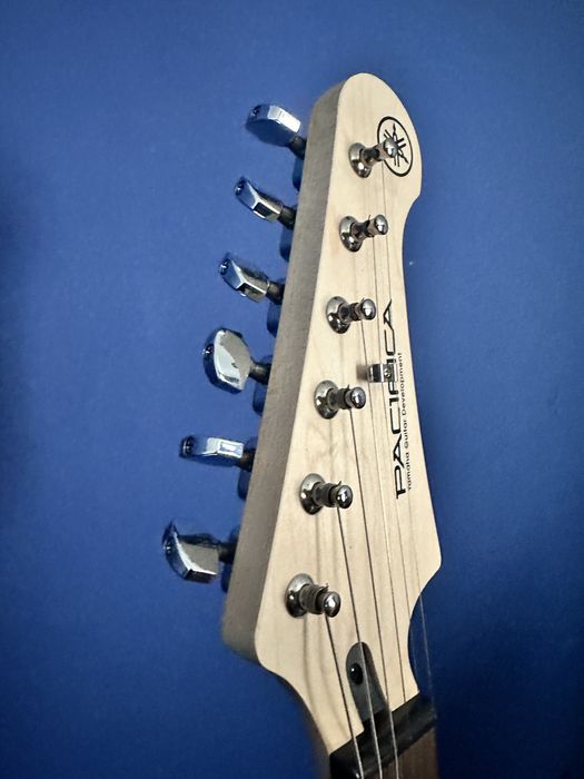 Электрогитара Yamaha Pacifica 112V — как новая, полный комплект