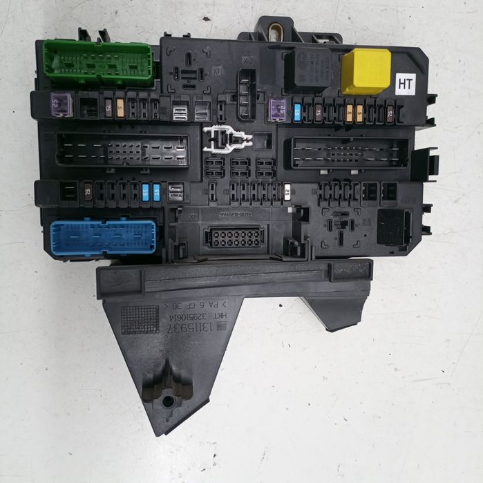 Caixa de Fusíveis - OPEL ASTRA H Combi (A04) | 04 - 14