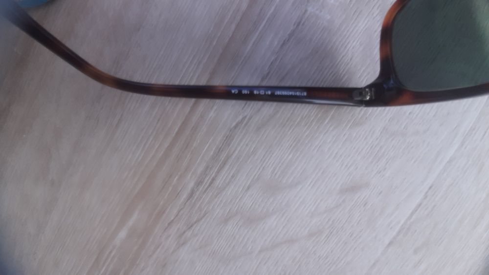 Óculos de sol castanhos