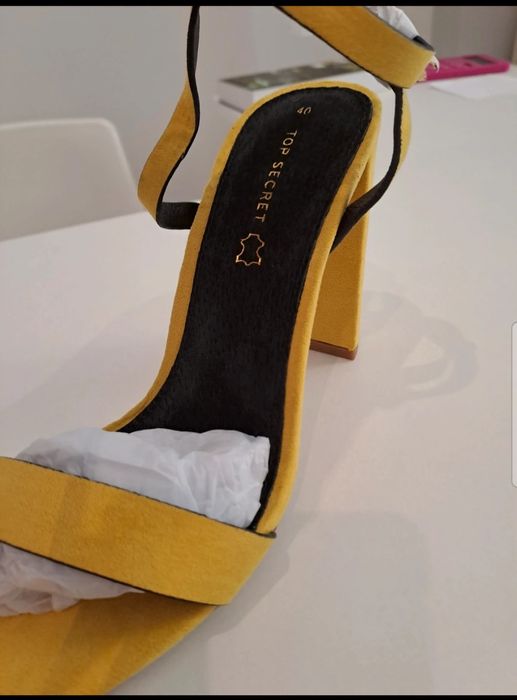 Sandałki na słupku. Top Secret