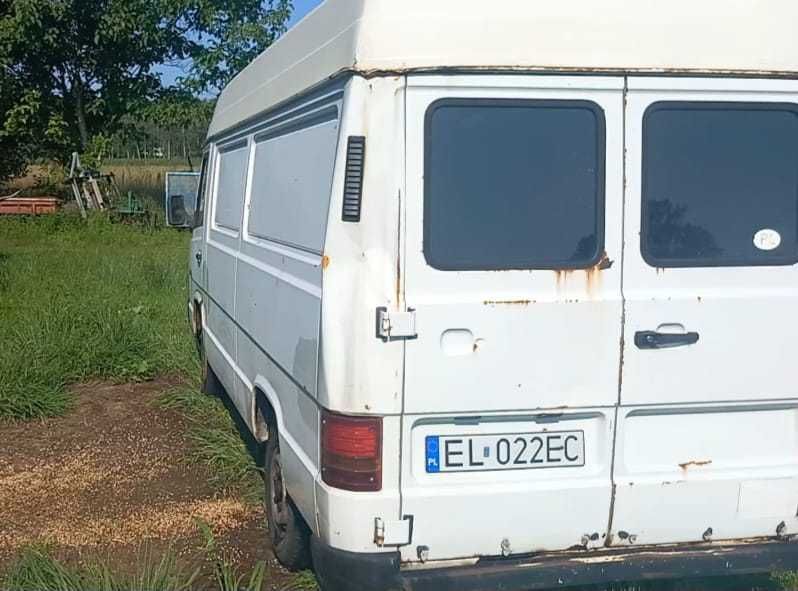 Mercedes Benz MB 100