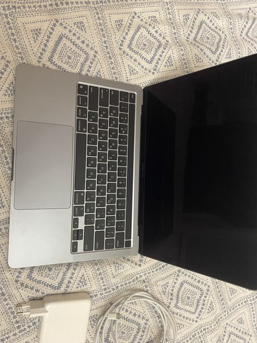 Продам MacBook m1 2020